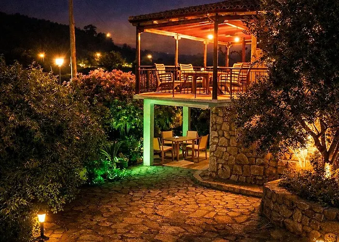 Alma-maroon Klara & Rachel 펜션