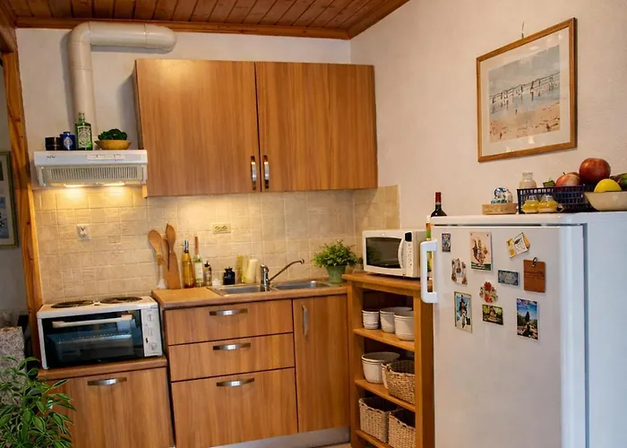 Alma-maroon Klara & Rachel 펜션 *