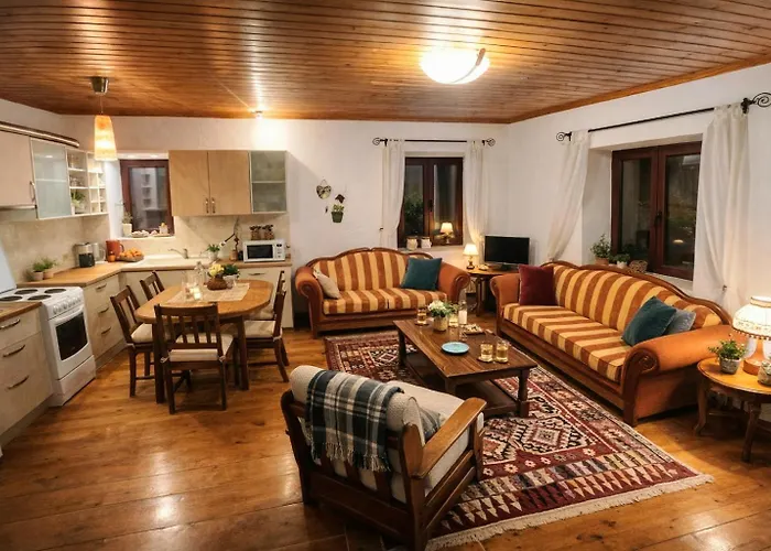 Alma-maroon Klara & Rachel *