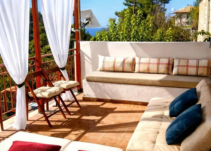 Alma-maroon Klara & Rachel 펜션