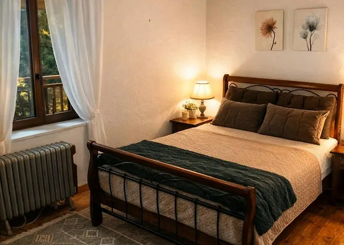 Alma-maroon Klara & Rachel *