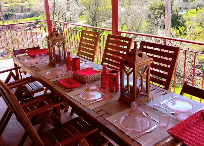 Alma-maroon Klara & Rachel *