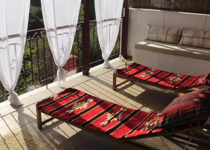 Alma-maroon Klara & Rachel *