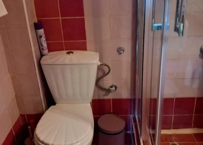 Alma-maroon Klara & Rachel